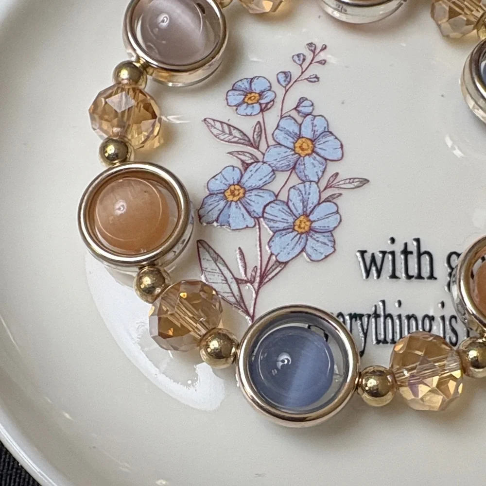 Elegant Gold and Multicolor Beaded Bracelet - Picture 2 of 6